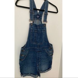 Gap short overalls Small